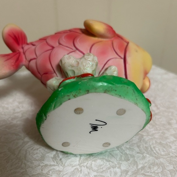 Kissing Glittery Fish Figurine Blowfish Signed Resin Whimsical Figure Decor VTG - Picture 5 of 6